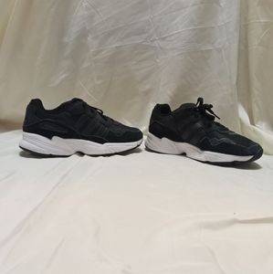 Men's Adidas Yung running athletic shoes. Size 10